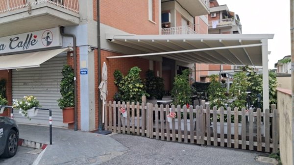 negozio in vendita a Viareggio in zona Campo d'Aviazione