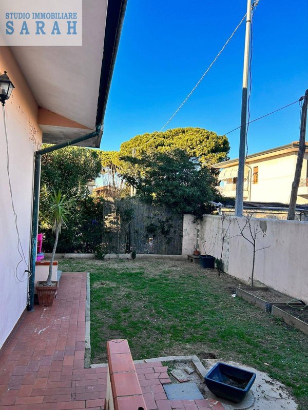 casa indipendente in vendita a Viareggio in zona Cinquini