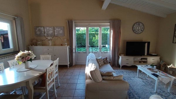 casa indipendente in vendita a Viareggio