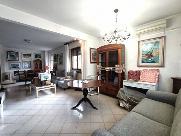casa indipendente in vendita a Viareggio in zona Migliarina