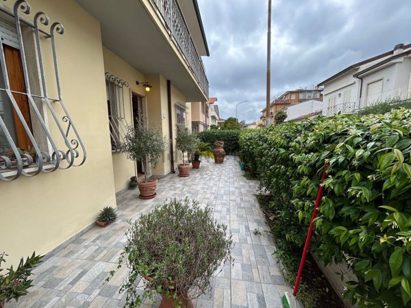 appartamento in vendita a Viareggio in zona Campo d'Aviazione
