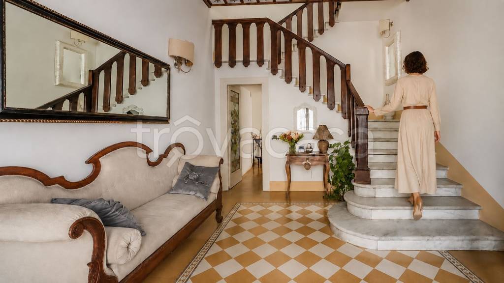 casa indipendente in vendita a Viareggio