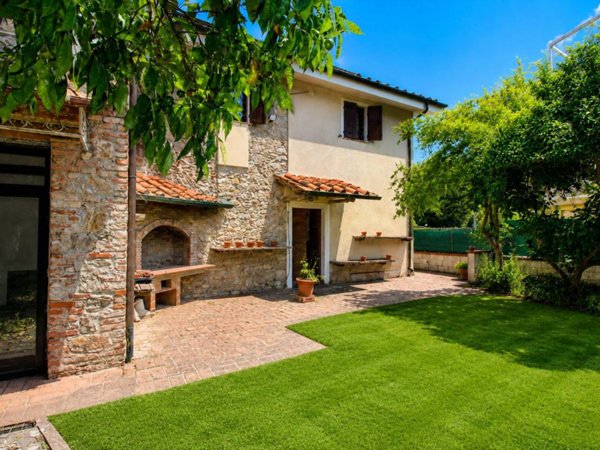 casa indipendente in vendita a Viareggio in zona Marco Polo