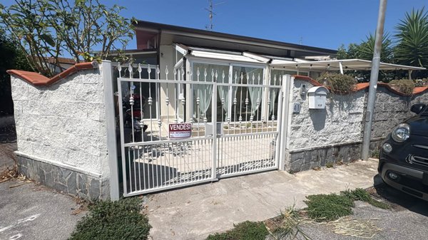 casa indipendente in vendita a Viareggio in zona Torre del Lago