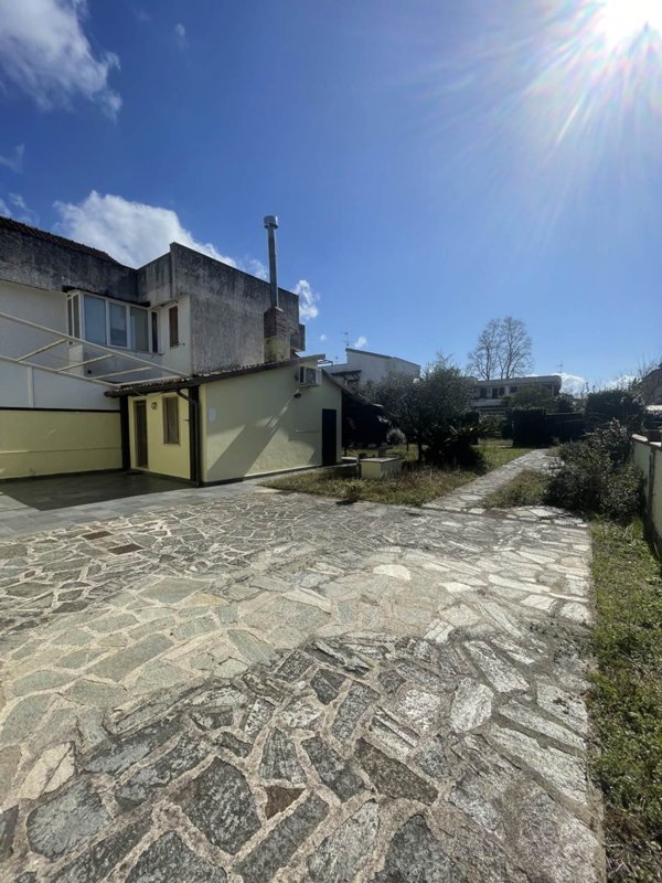 casa indipendente in vendita a Viareggio