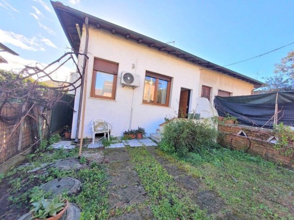 casa indipendente in vendita a Viareggio in zona Torre del Lago