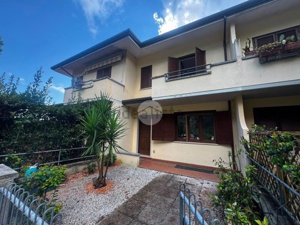 casa indipendente in vendita a Viareggio