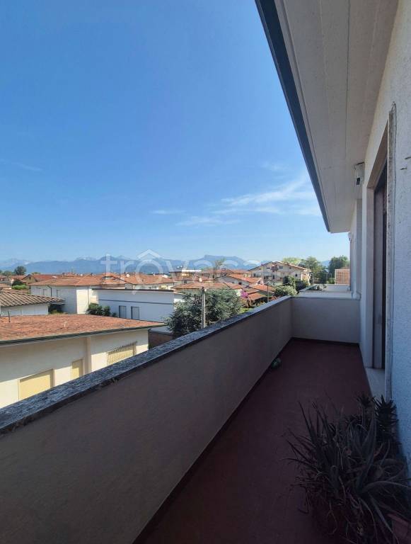 appartamento in vendita a Viareggio in zona Campo d'Aviazione