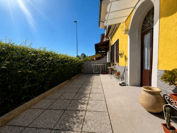 casa indipendente in vendita a Viareggio