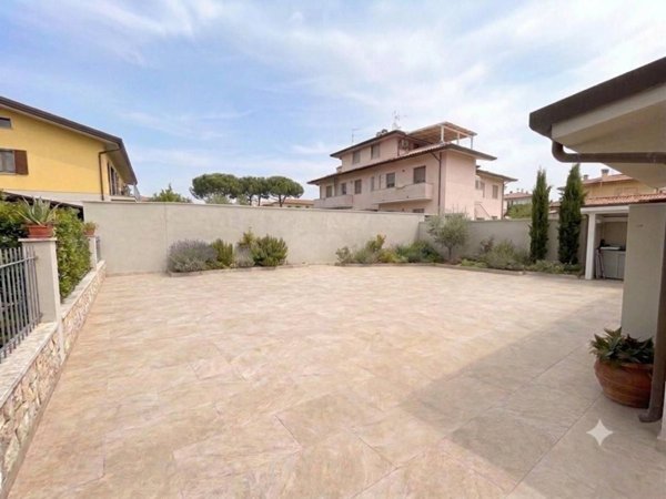 casa indipendente in vendita a Viareggio in zona Torre del Lago