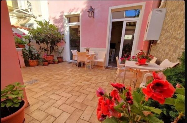 casa indipendente in vendita a Viareggio in zona Centro Storico