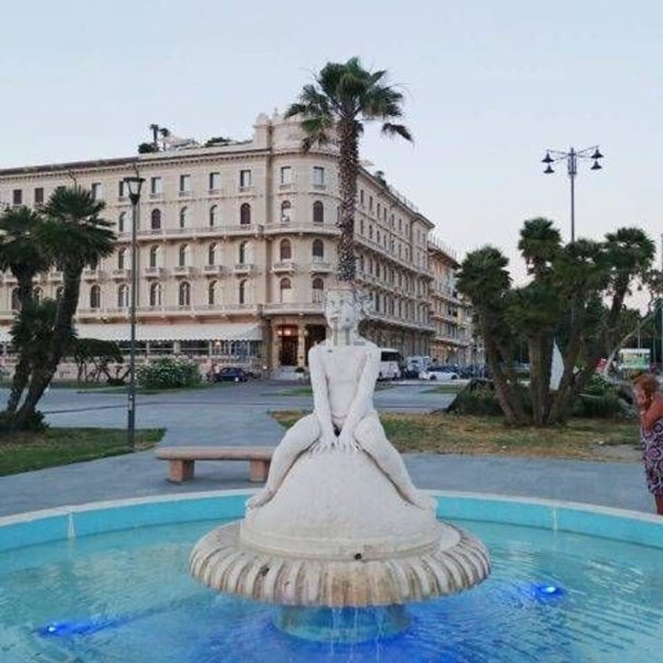 locale commerciale in vendita a Viareggio