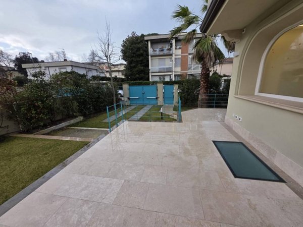 appartamento in vendita a Viareggio in zona Fossa dell'Abate