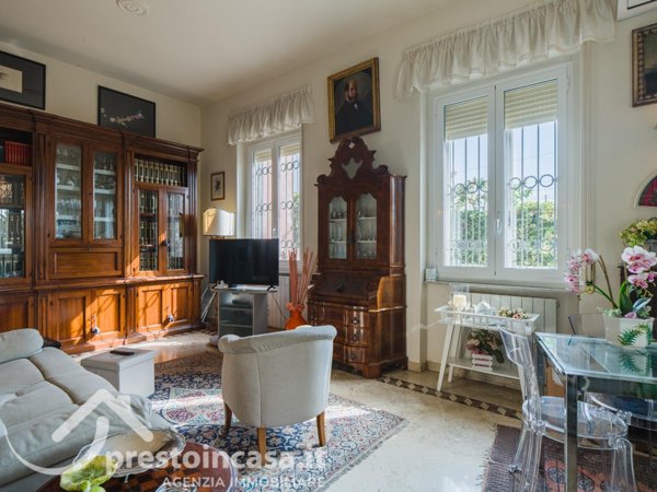 casa indipendente in vendita a Viareggio in zona Centro Storico