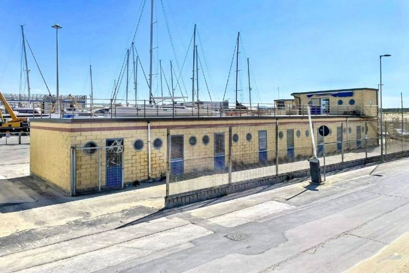 ufficio in vendita a Viareggio in zona Campo d'Aviazione
