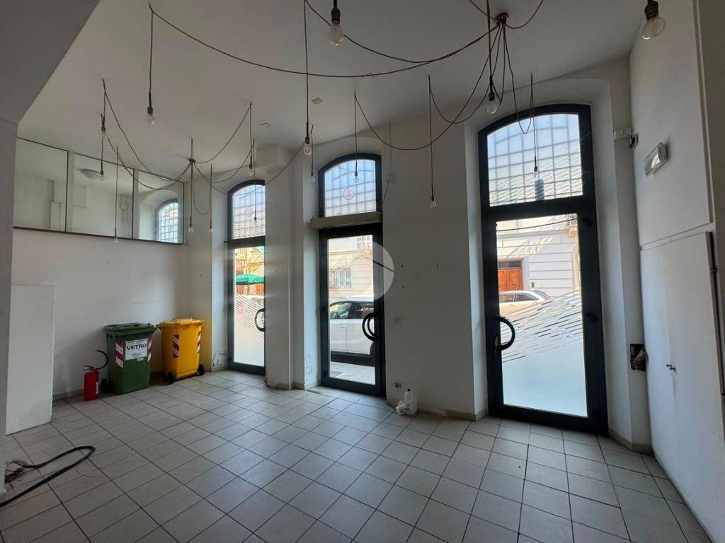 negozio in vendita a Viareggio in zona Centro Storico