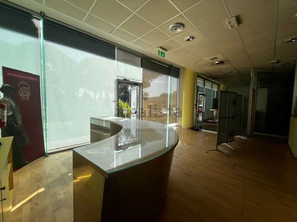 locale commerciale in vendita a Viareggio