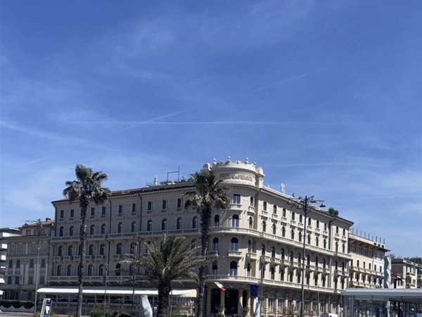 casa indipendente in vendita a Viareggio in zona Torre del Lago