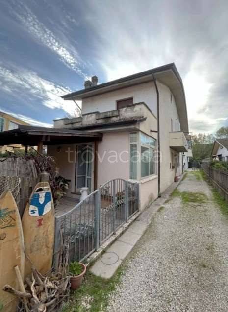casa indipendente in vendita a Viareggio in zona Torre del Lago