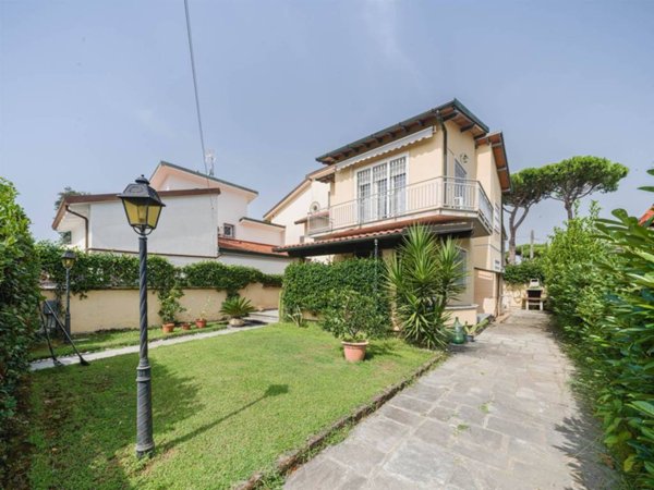 casa indipendente in vendita a Viareggio in zona Don Bosco