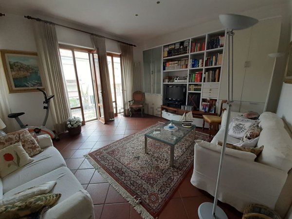 casa indipendente in vendita a Viareggio in zona Campo d'Aviazione