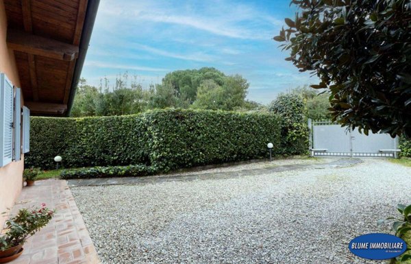 casa indipendente in vendita a Viareggio