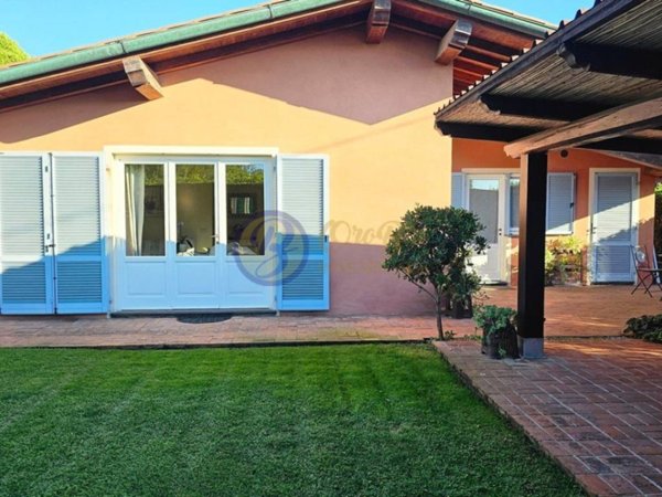 casa indipendente in vendita a Viareggio in zona Migliarina