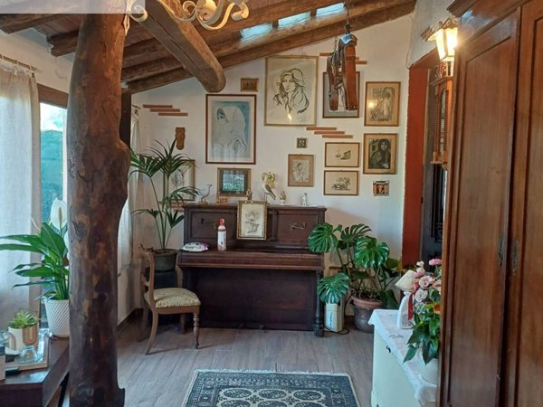 casa indipendente in vendita a Viareggio in zona Migliarina