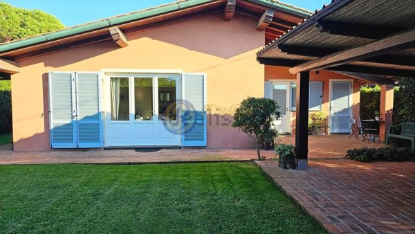 casa indipendente in vendita a Viareggio in zona Centro Storico