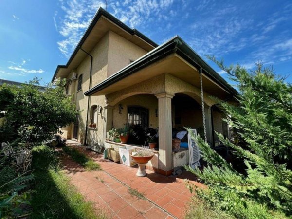 casa indipendente in vendita a Viareggio in zona Campo d'Aviazione