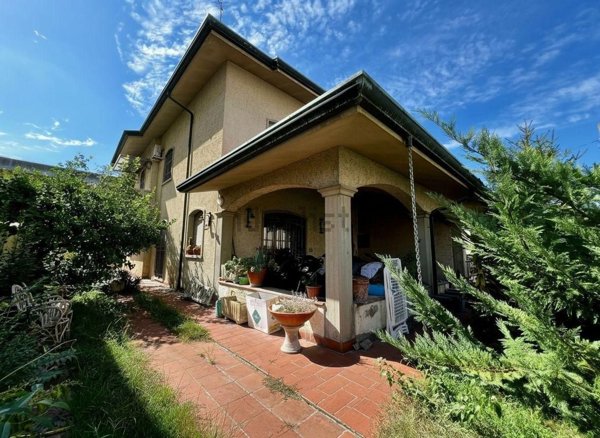 casa indipendente in vendita a Viareggio in zona Campo d'Aviazione