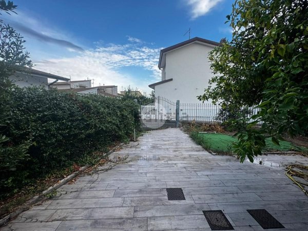 casa indipendente in vendita a Viareggio in zona Torre del Lago