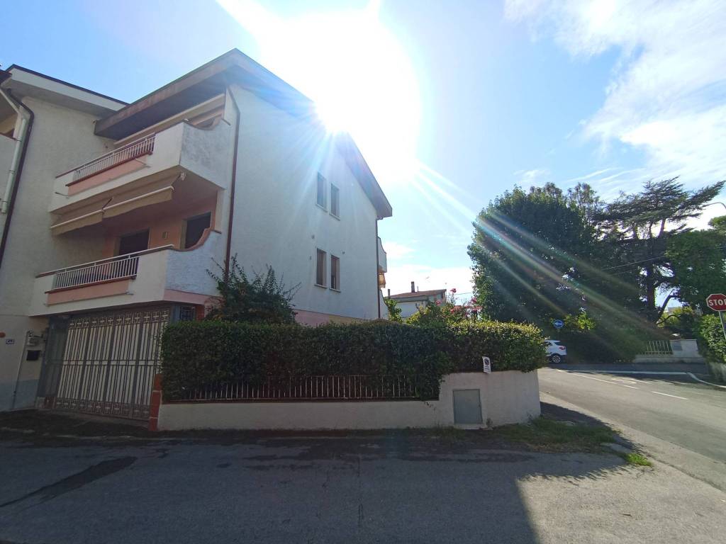 casa indipendente in vendita a Viareggio in zona Torre del Lago