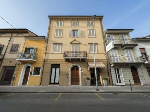 negozio in vendita a Viareggio in zona Centro Storico