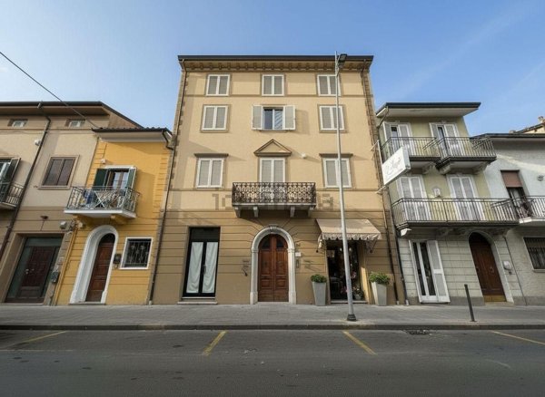 locale commerciale in vendita a Viareggio in zona Torre del Lago