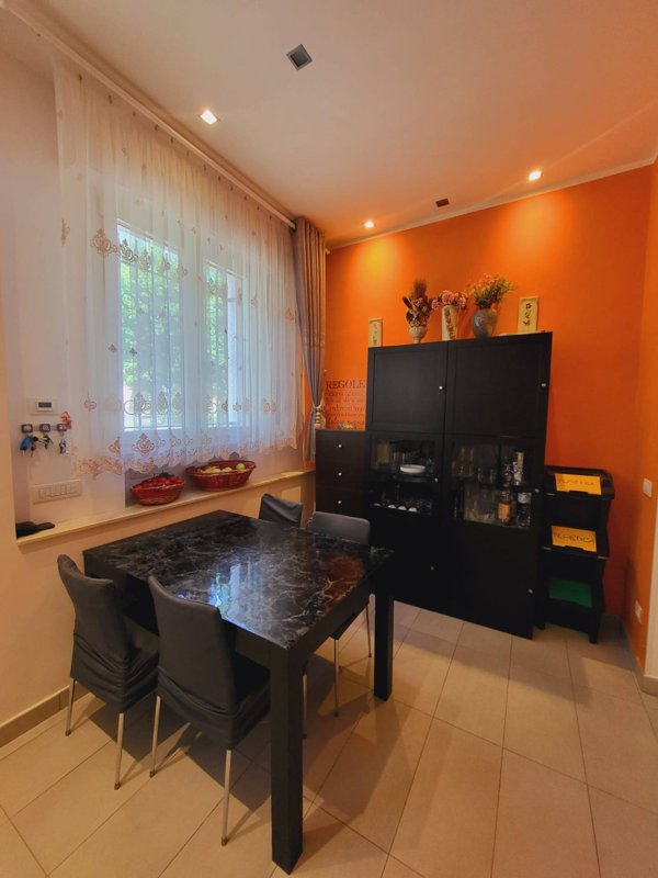 casa indipendente in vendita a Viareggio