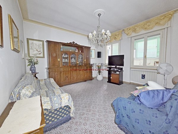 casa indipendente in vendita a Viareggio