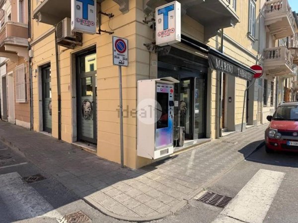 negozio in vendita a Viareggio in zona Centro Storico