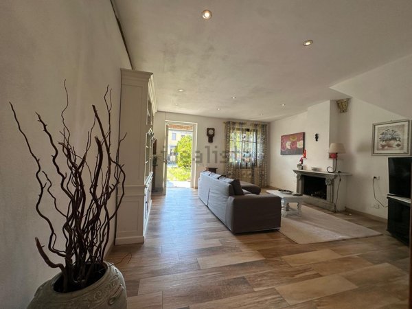 casa indipendente in vendita a Viareggio in zona Torre del Lago