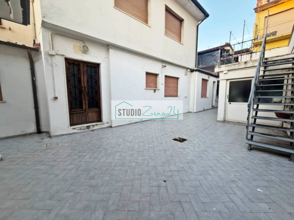 casa indipendente in vendita a Viareggio
