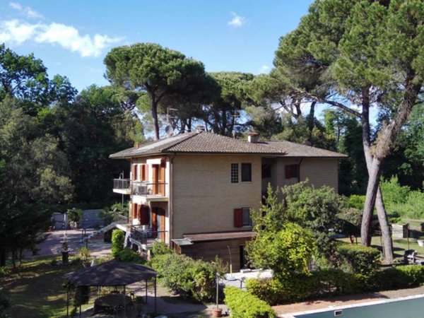 casa indipendente in vendita a Viareggio in zona Lago Mare