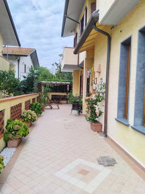 casa indipendente in vendita a Viareggio in zona Torre del Lago
