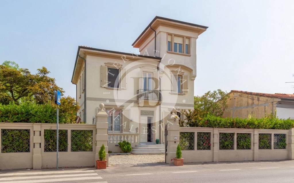 casa indipendente in vendita a Viareggio in zona Torre del Lago
