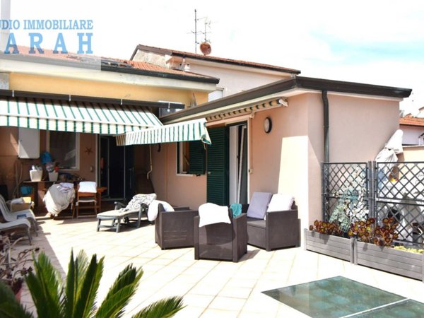 casa indipendente in vendita a Viareggio in zona Centro Storico