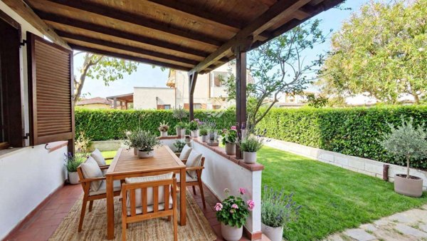 casa indipendente in vendita a Viareggio in zona Torre del Lago
