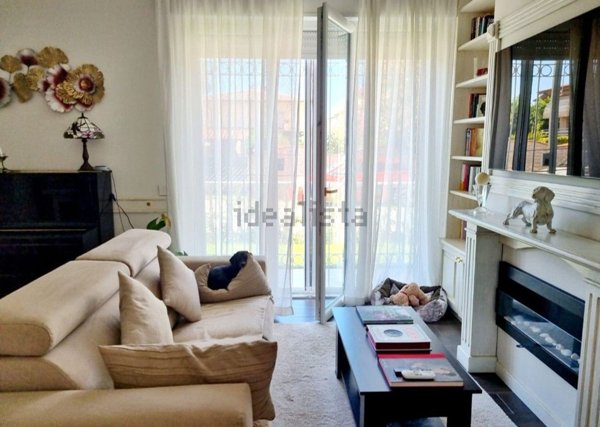 casa indipendente in vendita a Viareggio in zona Torre del Lago