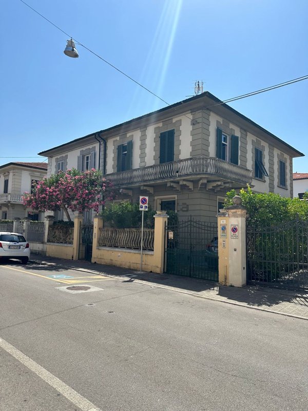casa indipendente in vendita a Viareggio in zona Marco Polo
