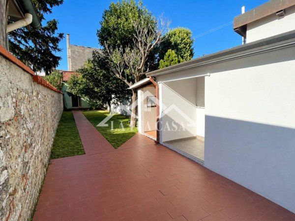 casa indipendente in vendita a Viareggio in zona Centro Storico