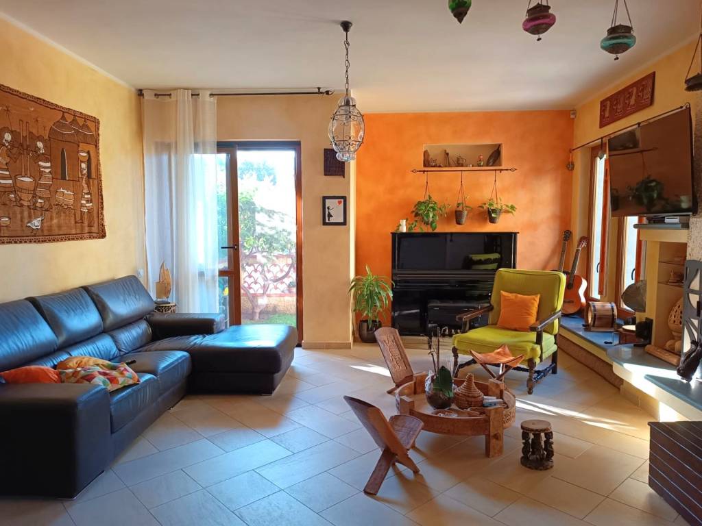 casa indipendente in vendita a Viareggio in zona Torre del Lago
