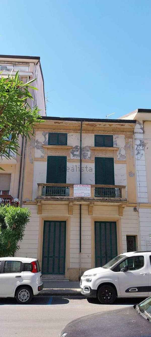 casa indipendente in vendita a Viareggio